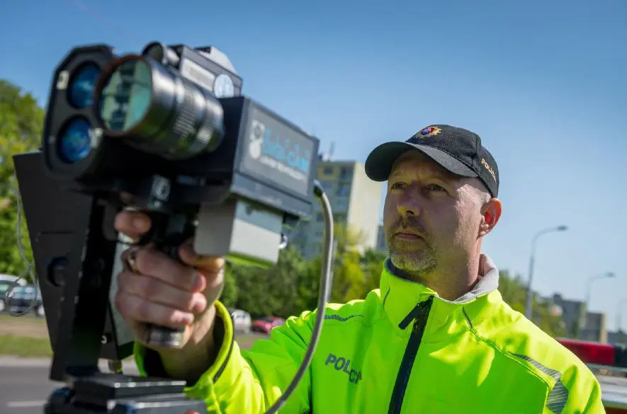 Vodičovi spravili policajti na D1 v smere do Žiliny spomienkovú fotografiu za 800 eur + FOTO