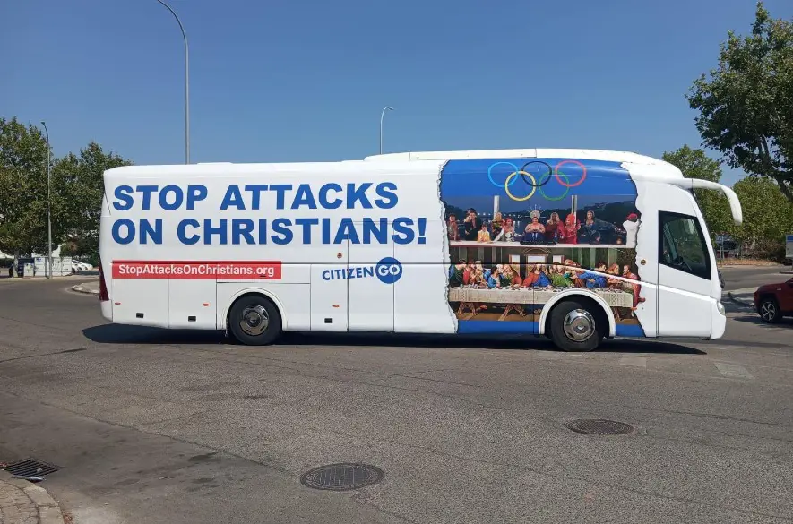 6 demonštrantov v autobuse zatkli v Paríži kvôli protestu proti otváraciemu ceremoniálu