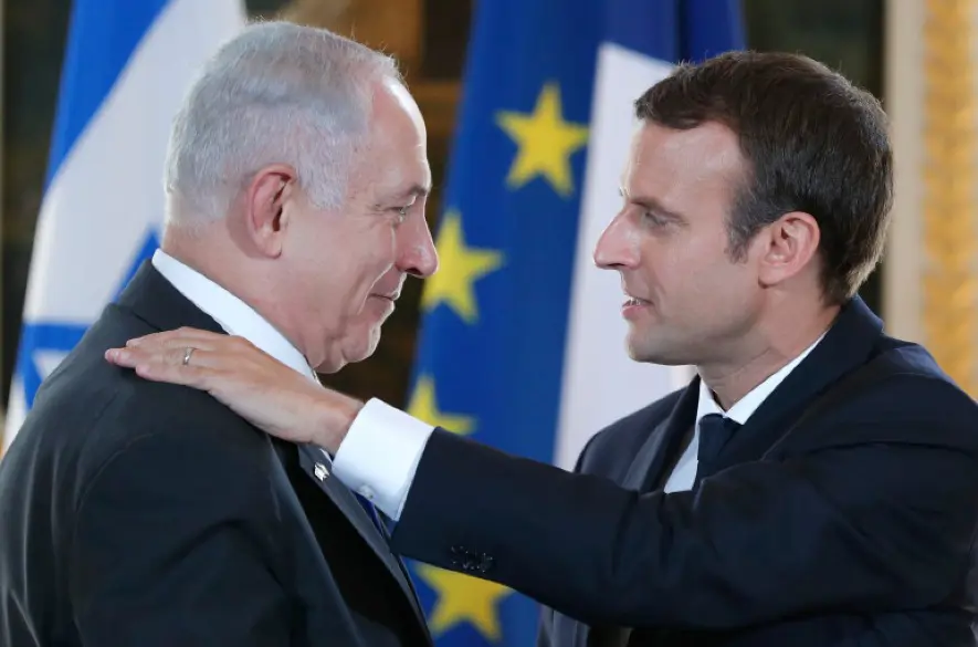 Macron vyzval aj Netanjahua, aby sa vyhol opakovaniu odvetných krokov