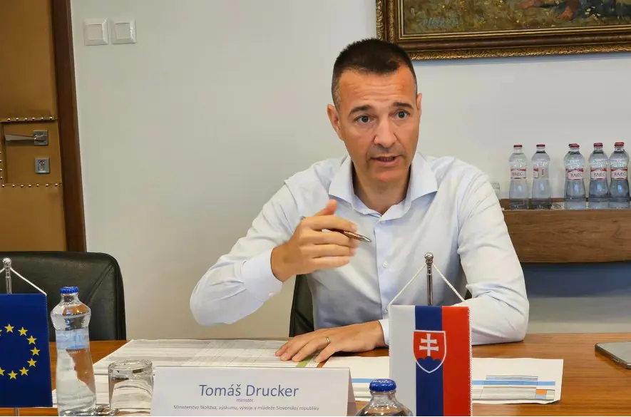 SNS vníma problémy vo svojich rezortoch, dúfa Drucker