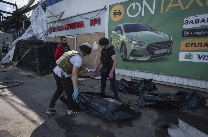 Pri ruskom útoku na supermarket v meste Kosťantynivka hlásia najmenej 10 mŕtvych + VIDEO