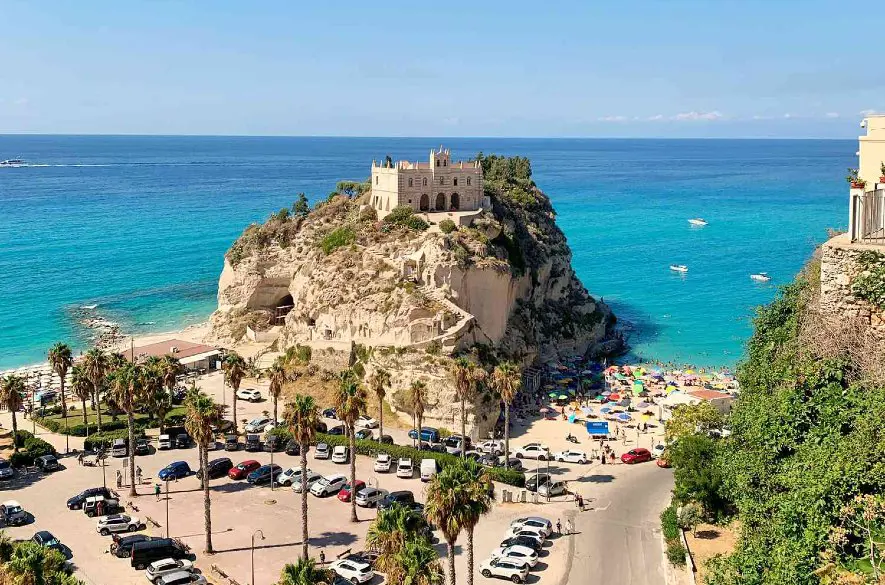 Tropea ako perla Kalábrie: V oblasti známej ako "Pobrežie bohov" nájdete turistami neobývaný taliansky raj