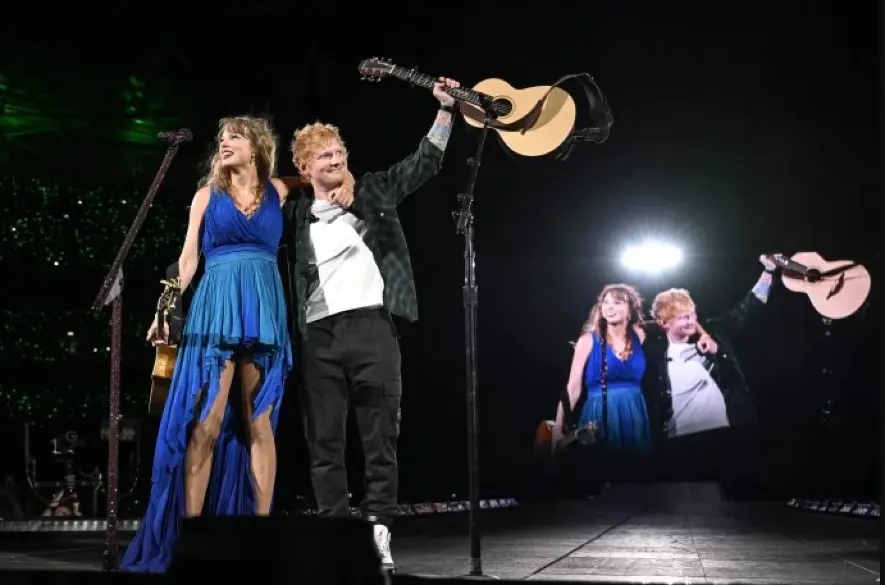 Obavy stranou: Taylor Swift žiarila v Londýne, na pódium prišiel aj Ed Sheeran + VIDEÁ