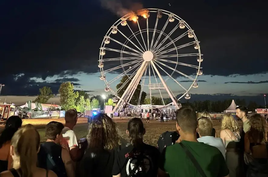 Viac ako 20 ľudí sa zranilo po požiari ruského kolesa na hudobnom festivale v Nemecku