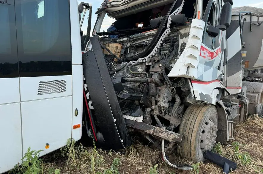 Košice: Zrážka kamióna s autobusom. Polícia začala trestné stíhanie + FOTO