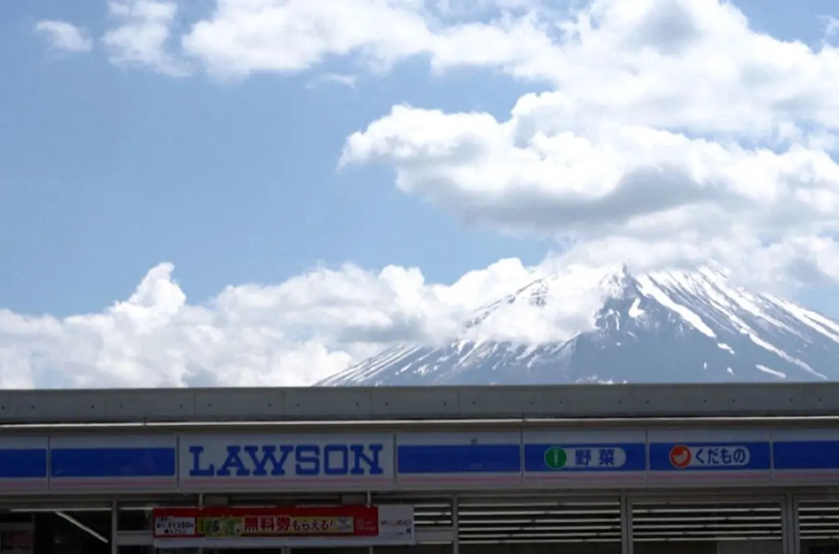 Japonské mesto potichu odstraňuje bariéru, ktorá blokuje horu Fuji