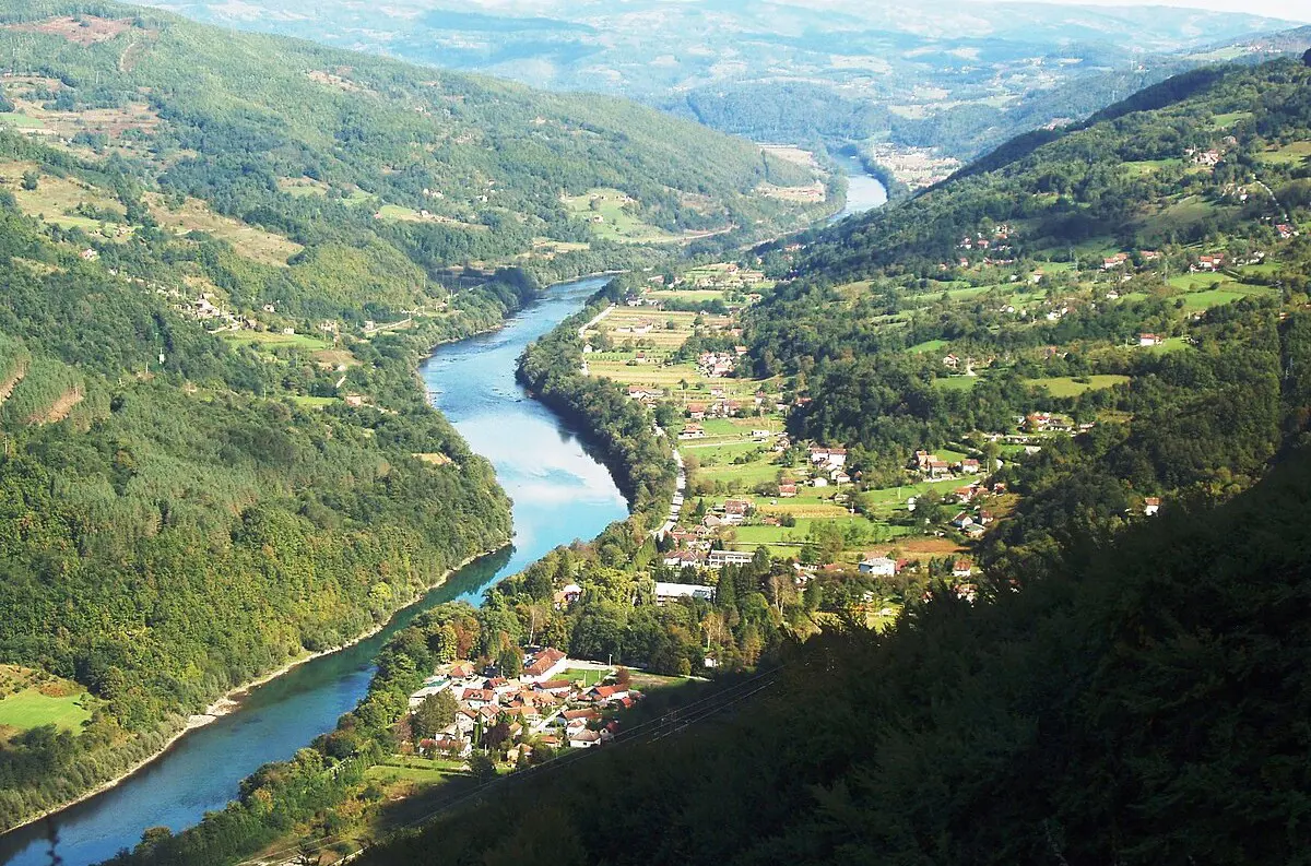 Nešťastie na rieke Drina: Počet obetí prevráteného člnu s migrantmi vzrástol na 11