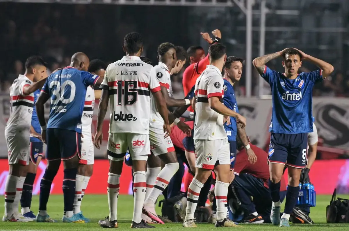 Uruguajský futbalista Izquierdo zomrel vo veku 27 rokov po tom, čo skolaboval na ihrisku