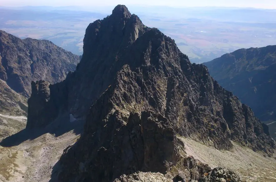 Vysoké Tatry: Dvojica slovenských turistov uviazla v masíve. Zasahovali horskí záchranári + FOTO