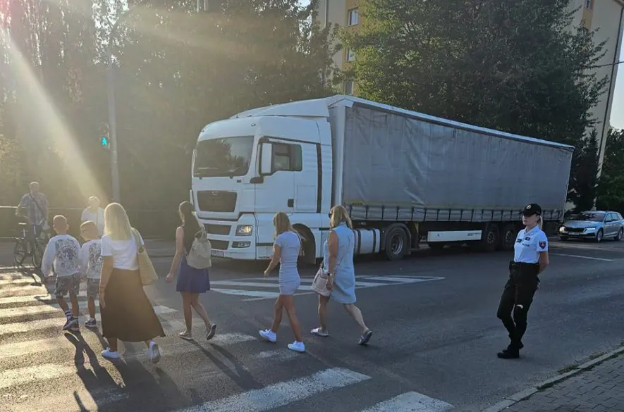 Polícia varuje: Ani v tomto školskom roku nezabúdajte na bezpečné správanie vašich detí + VIDEO