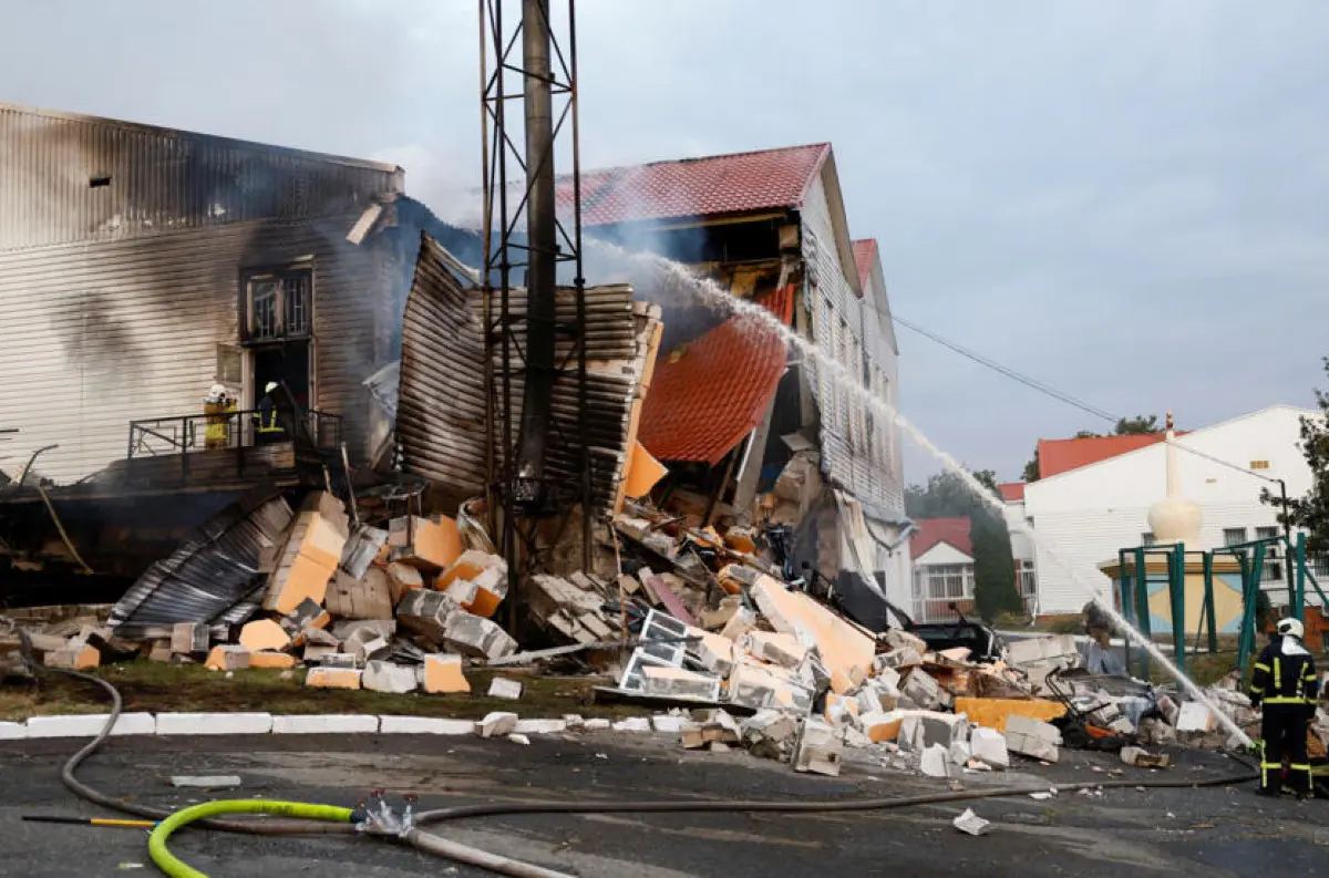 Rusko zaútočilo na Kyjev masívnym útokom dronov a riadených a balistických rakiet