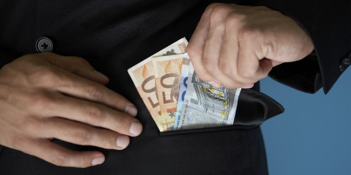 Úradník získal byt za 213 eur a dostal aj tamer 7-tisícovú odmenu