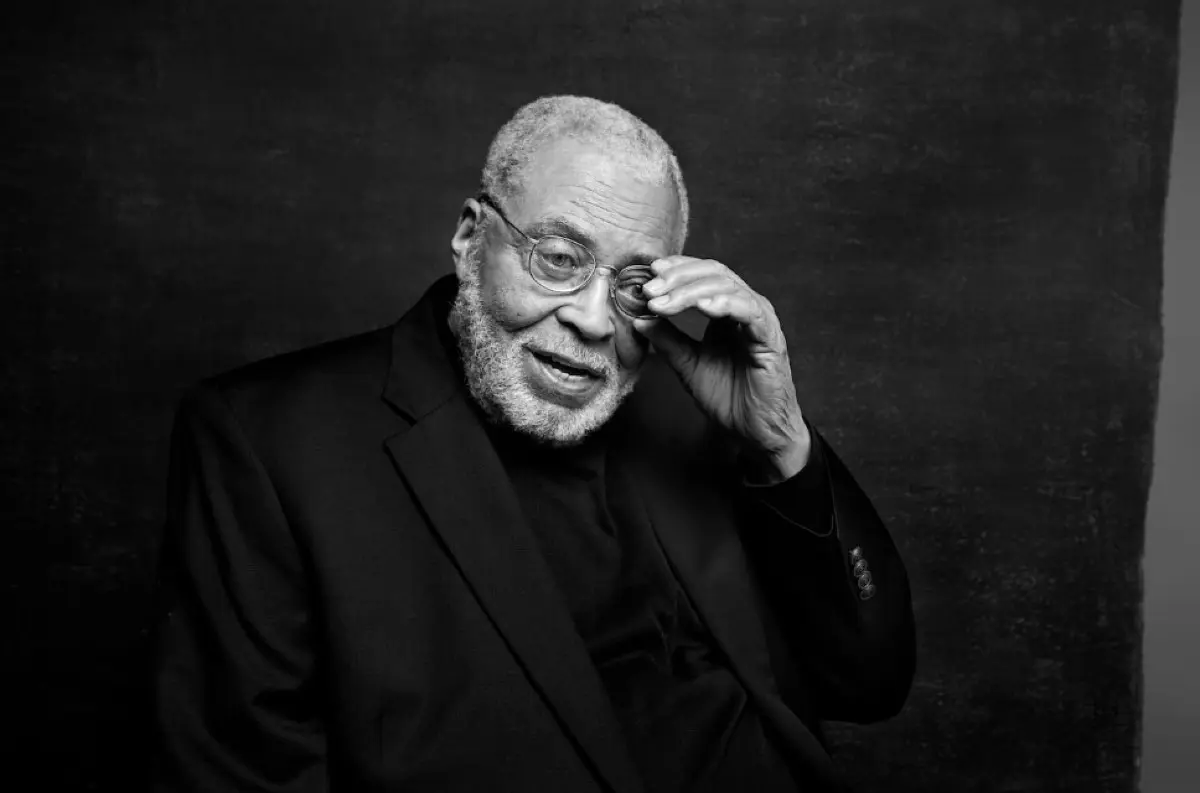 Vo veku 93 rokov zomrel James Earl Jones, herec, ktorý nahovoril Dartha Vadera