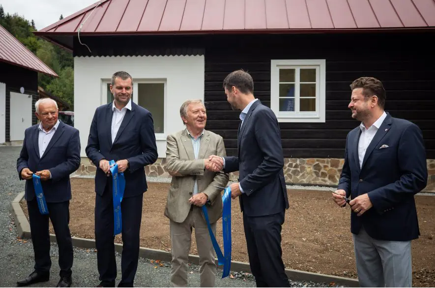 Banská Bystrica: Bývalú horáreň zmenili na medáreň, návrat včiel do lesov môže pomôcť aj šelmám