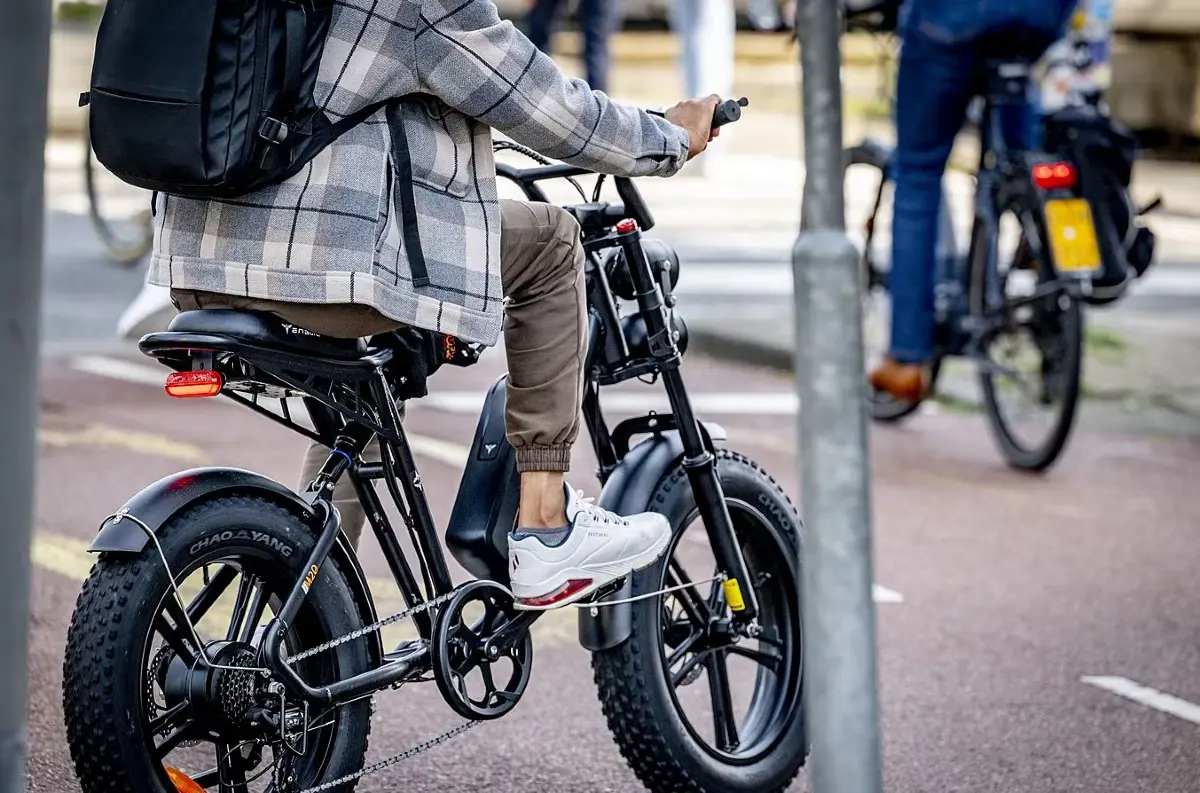 Rotterdam zaplavili "široké bicykle" z Číny. Úrady ich zhabali tisíce + VIDEO