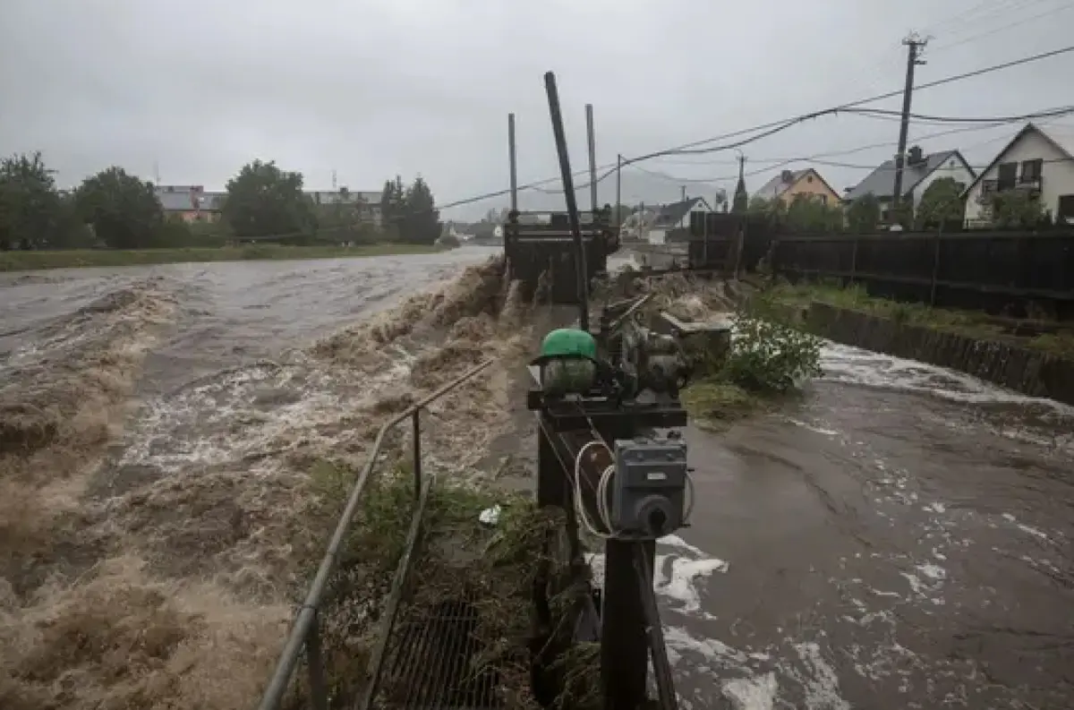 Záplavy v strednej Európe si vyžiadali životy už najmenej 8 ľudí +VIDEÁ