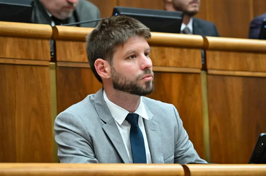 Michal Šimečka je ODVOLANÝ z postu podpredsedu parlamentu