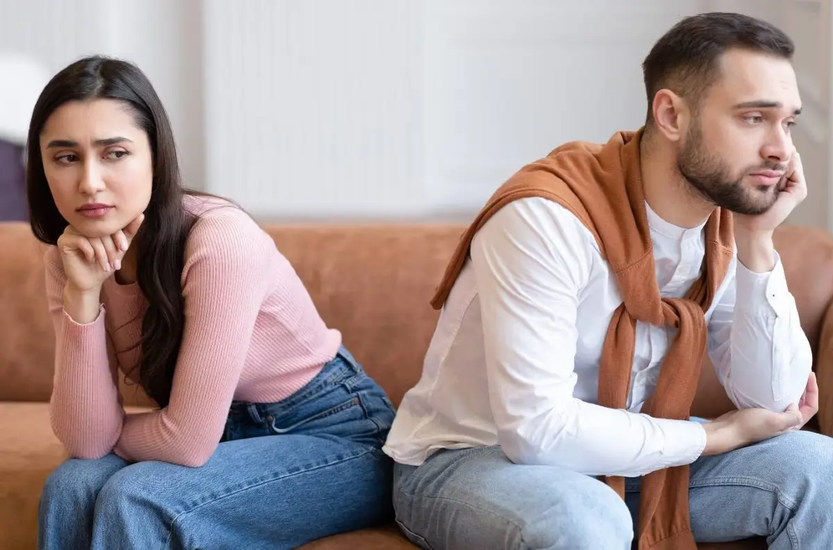 Osem znakov, že je čas prehodnotiť váš vzťah: Pozor na tieto varovné signály!