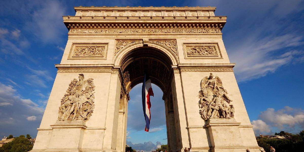 V Paríži evakuovali námestie pre bombový poplach