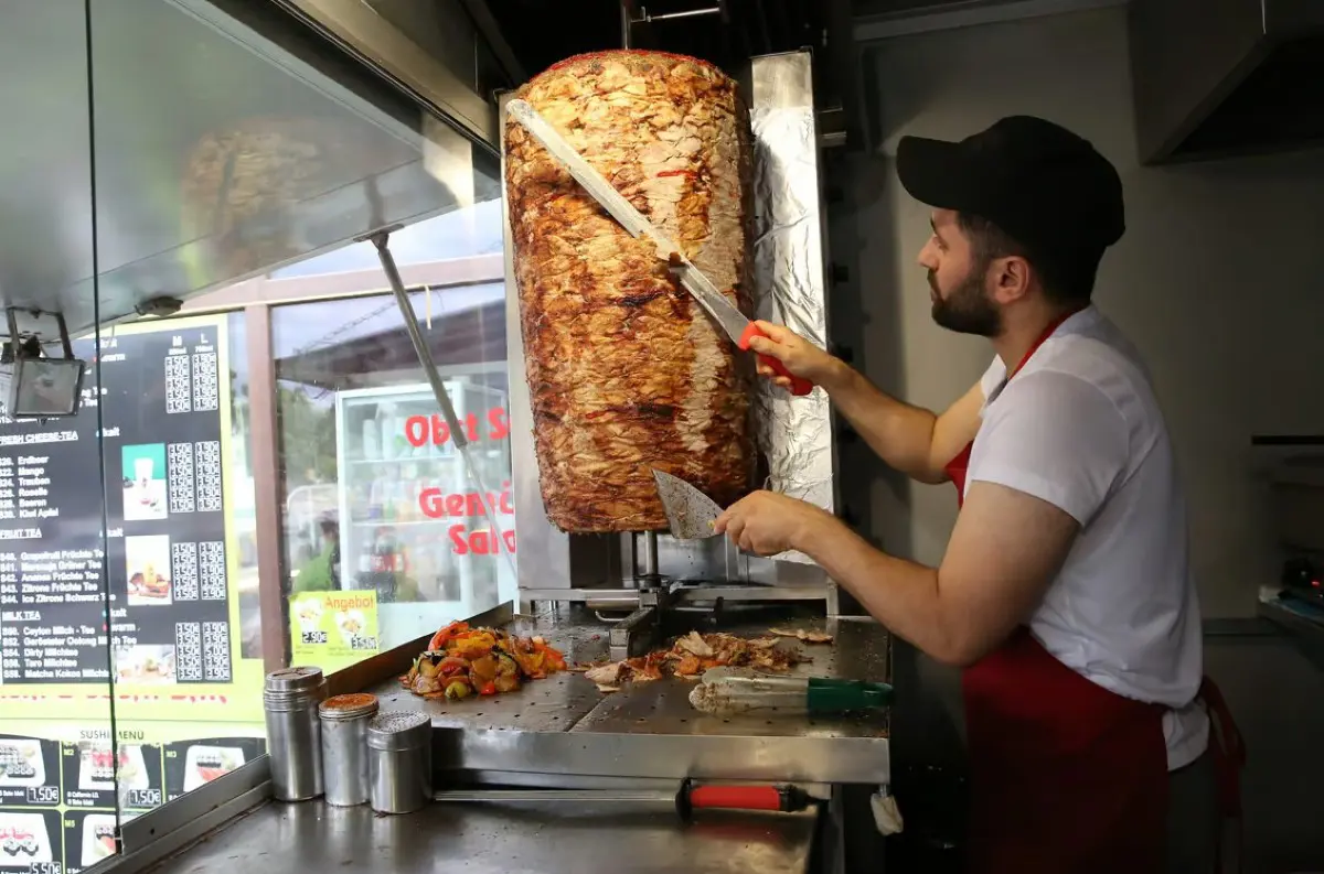 Turecko chce regulovať obľúbený nemecký döner kebab: Zmena v ikonickom street foode na obzore?