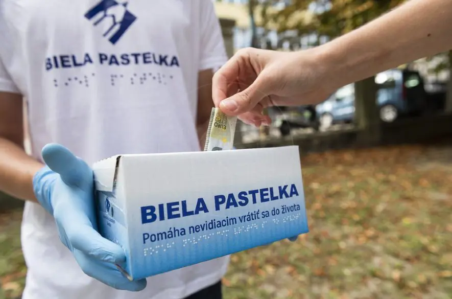 Podporte Bielu pastelku 2024: Pomôžte zlepšiť život nevidiacich a slabozrakých!  +VIDEO