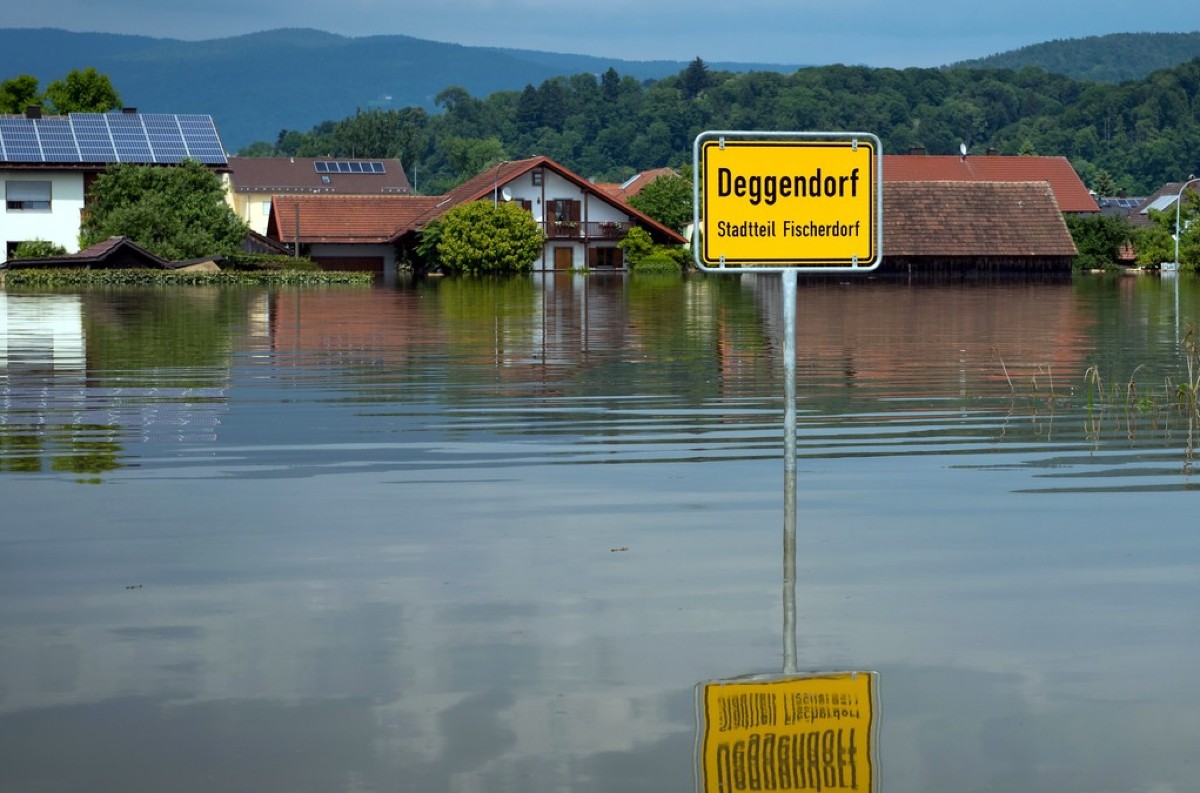 Záplavy v Maďarsku: Mesto Vacov čelí nebezpečenstvu  + VIDEÁ