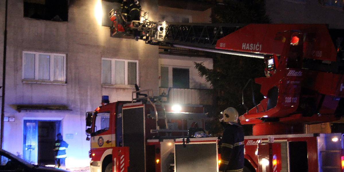 Košický hasiči sa dnes v noci zapotili: Horelo auto aj rodinný dom