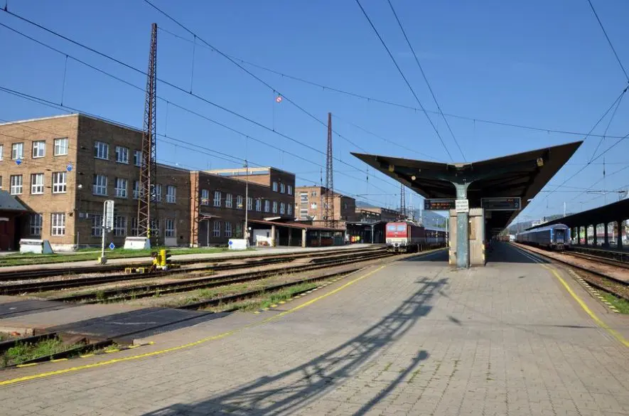 Výluka vlakovej dopravy na trati Žilina - Rajec: Nahradenie vlakov autobusmi počas modernizácie