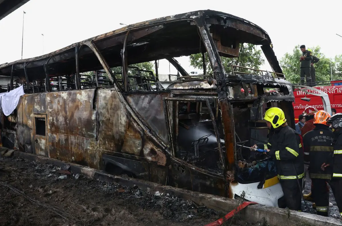 Tragédia v Thajsku: Požiar školského autobusu na predmestí Bangkoku si pravdepodobne vyžiadal 25 životov