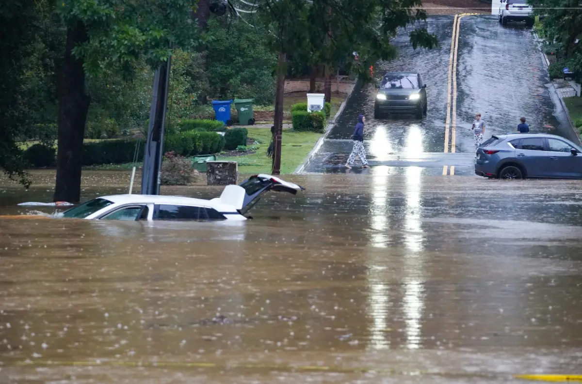 HURIKÁN Milton prechádza strednou Floridou a NIČÍ domy. SMRTIACE tornáda +VIDEÁ