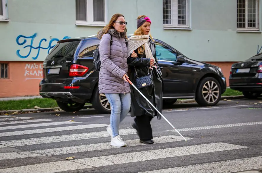 Deň bielej palice: Zvýšenie bezpečnosti nevidiacich chodcov na slovenských cestách