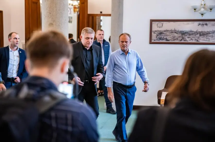 Fico má odcestovať na samit EÚ v Bruseli: Hlavné témy zahŕňajú spoluprácu s Blízkym východom a pomoc Ukrajine