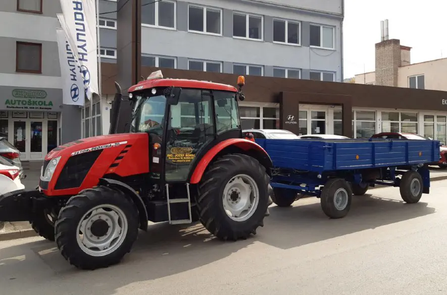 Policajti zastavili muža, ktorý mal pri skúške na vodičák na traktor 1,87 promile alkoholu