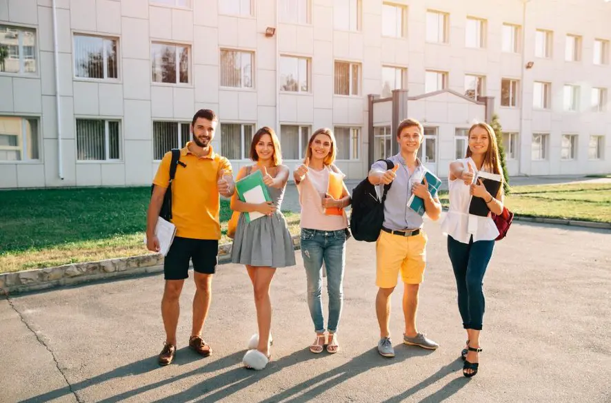 Slovenskí študenti hodnotili svoje vysoké školy: Kvalita výučby áno, praktické zručnosti menej + VIDEO