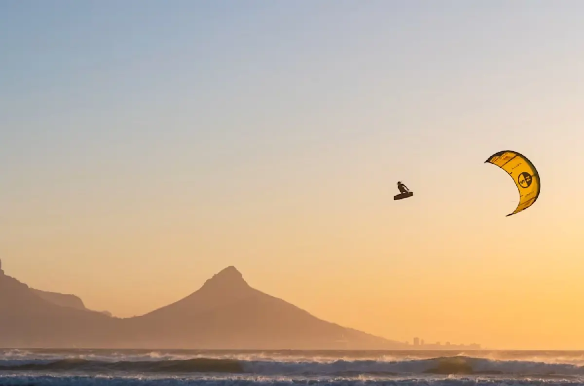 Ohromujúce výkony na kvalifikácii Red Bull King of the Air v kitesurfingu – Nenechajte si ujsť! +VIDEO