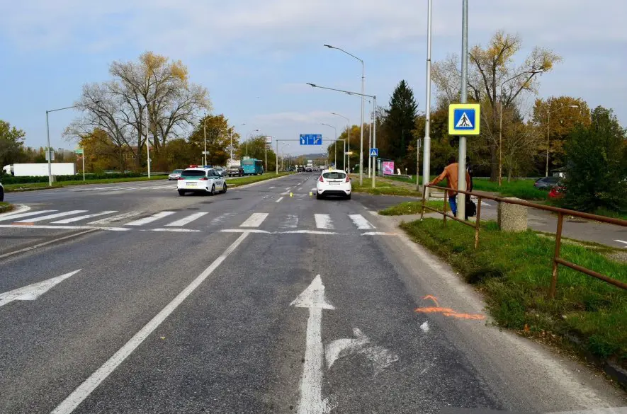 Tragédia v Leviciach: Chodkyňa zomrela po zrážke s autom na priechode