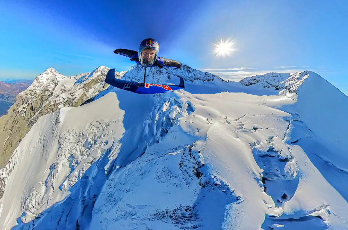 Rakúšan Peter Salzmann prepísal svetové rekordy vďaka revolučnej wingsuit technológii +VIDEO