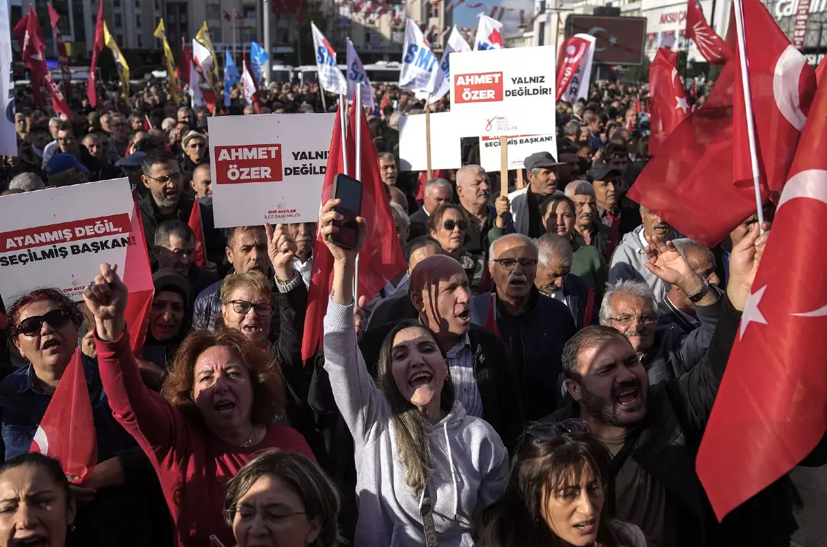 Protesty v Turecku: Zatknutie starostu obvineného z terorizmu vyvolalo vlnu odporu voči vláde +VIDEO