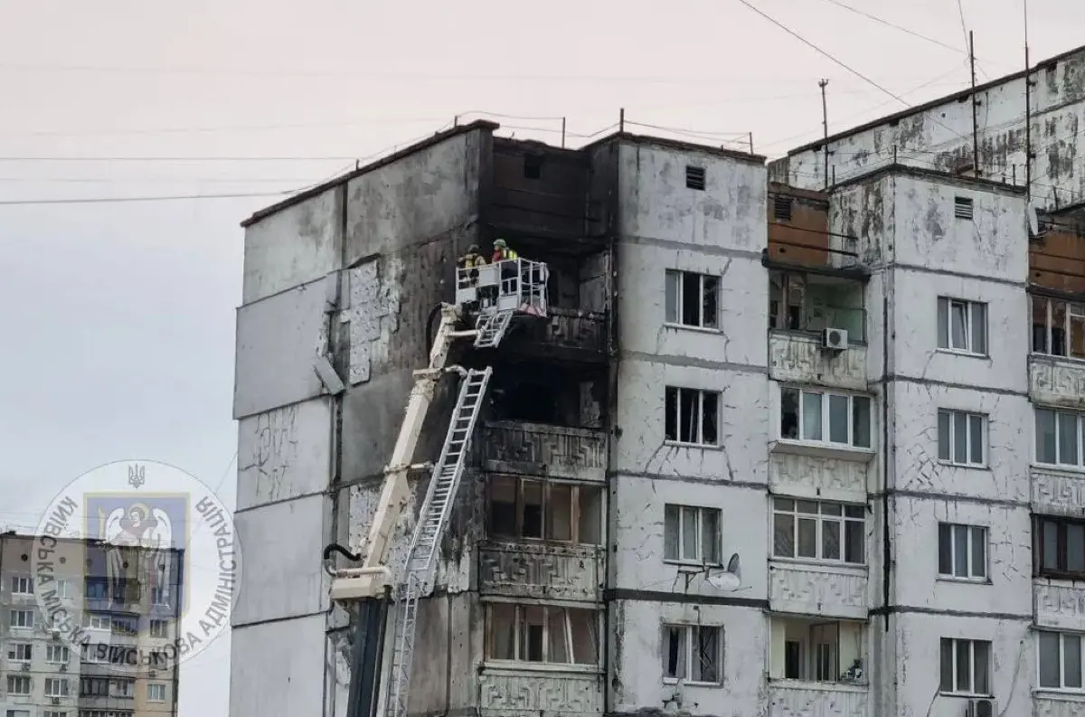 Zelenskyj: Rusko za týždeň zaútočilo na Ukrajinu s 900 bombami a 500 dronmi, civilné ciele sú pod paľbou + VIDEO