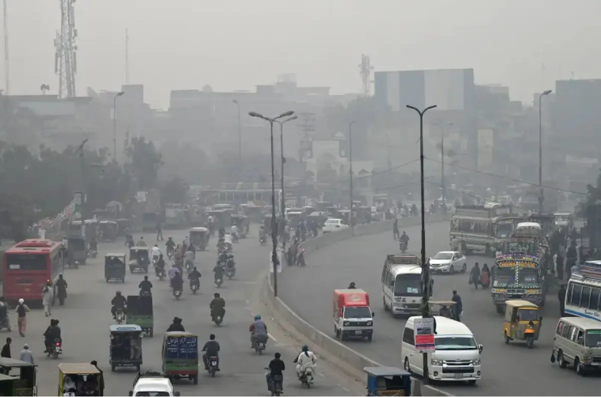 Lahore sa stalo najznečistenejším mestom na svete: Pakistanský región Pandžáb zaviedol opatrenia na boj so smogom a uzavrel školy + VIDEO