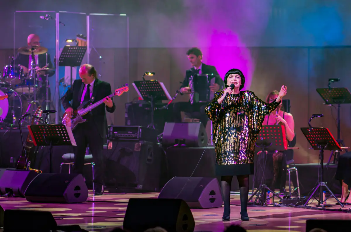 Hviezda francúzskeho šansónu Mireille Mathieu sa teší na koncert v Bratislave, užije si jej vianočnú atmosféru!