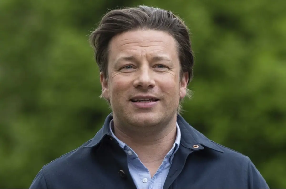 Jamie Oliver stiahol svoju detskú knihu po kontroverziách: "Billy a epický útek" kritizovaná za stereotypizáciu pôvodných Austrálčanov