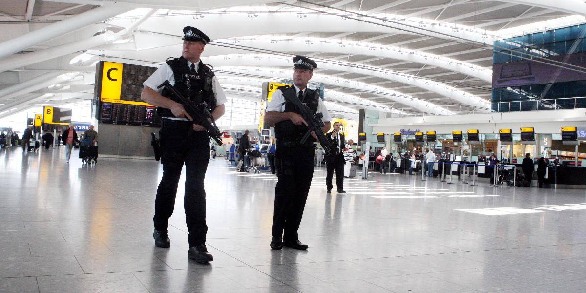 Na letisku Heathrow zadržali osem Slovákov: Jeden z nich mal mať rozbušku!