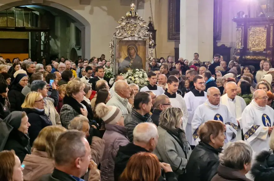 Trnavská novéna: Deväťdňový sviatok s mottom "Pane, nauč nás modliť sa" láka veriacich z celého Slovenska