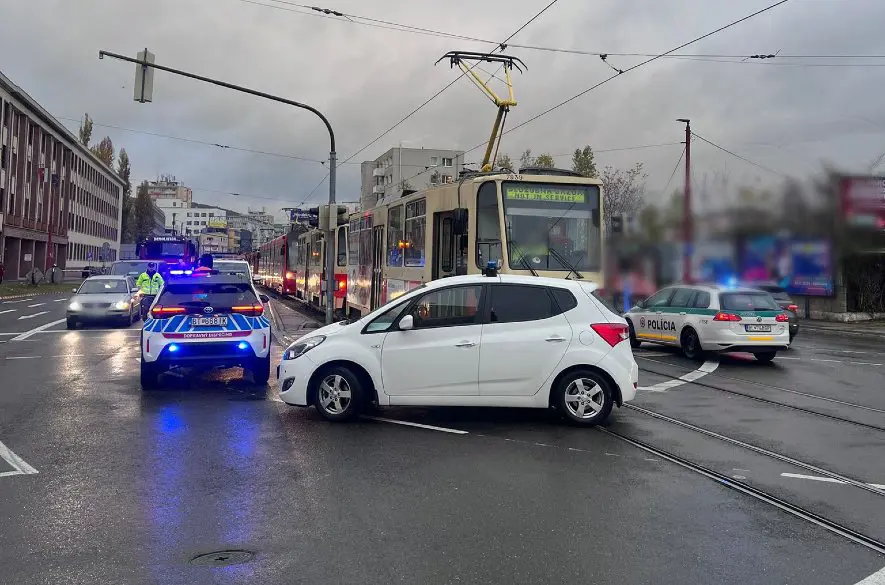 Električka ZRAZILA 88-ročnú seniorku v Bratislave, polícia vyšetruje okolnosti nehody