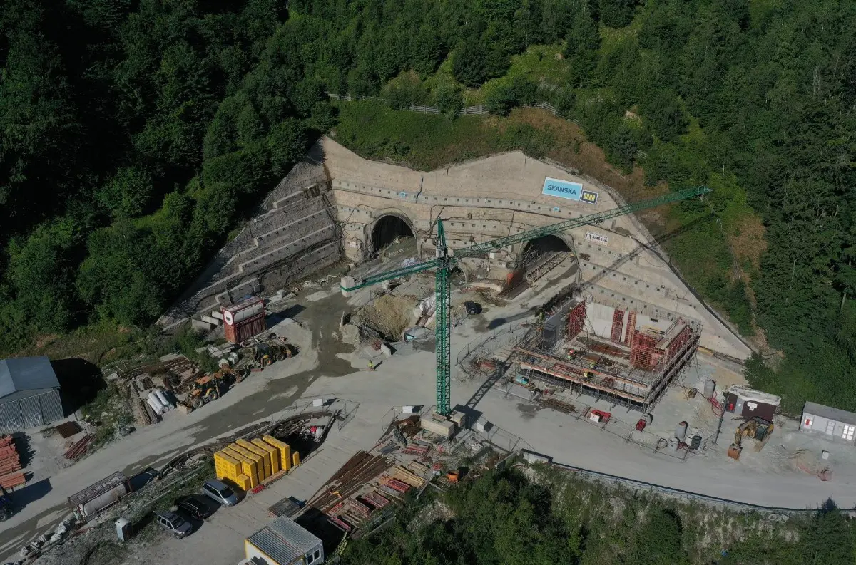 MÍĽNIK pre tunel VIŠŇOVÉ: Betónujeme vozovku! NAJDLHŠÍ tunel u nás +VIDEO