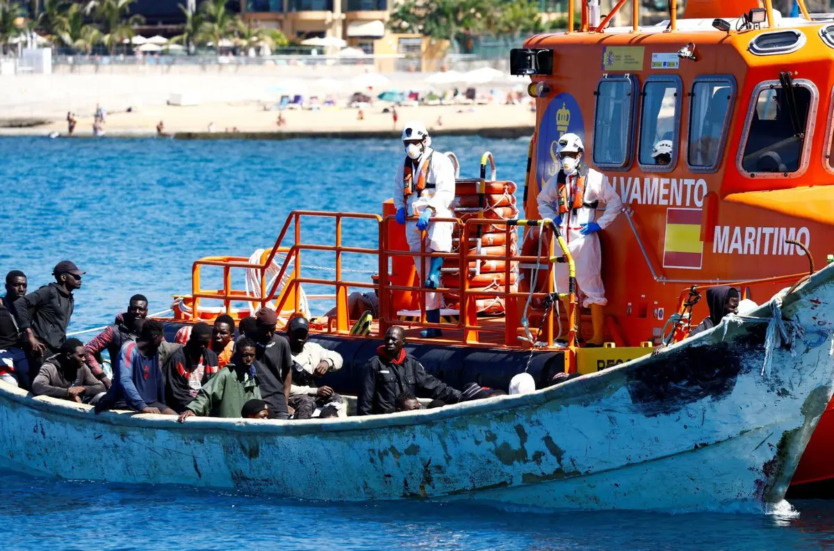 Španielsko udeľuje povolenia pre 300 000 migrantov bez dokladov. Chyba či pomoc ekonomike?  +VIDEO