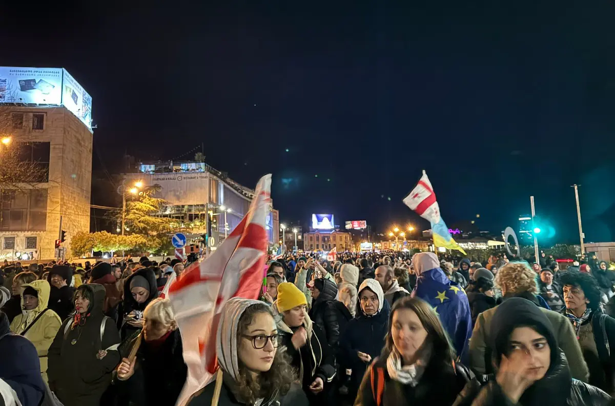 Gruzínsky parlament čelí masovým protestom a obvineniam z volebnej manipulácie, ľudia v uliciach sa búria! +VIDEO