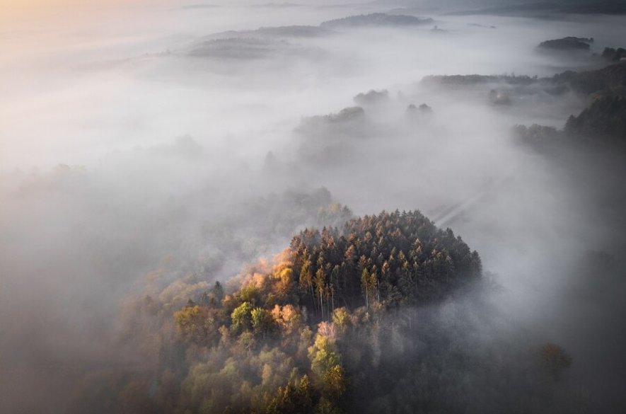 Meteorologické varovania: HMLA a POĽADOVICA ohrozujú dopravu na Slovensku