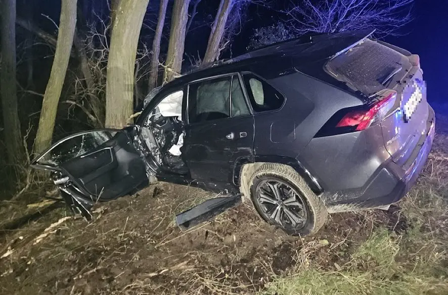 Tragická nehoda pri Senici: Vodič zomrel po náraze do stromov